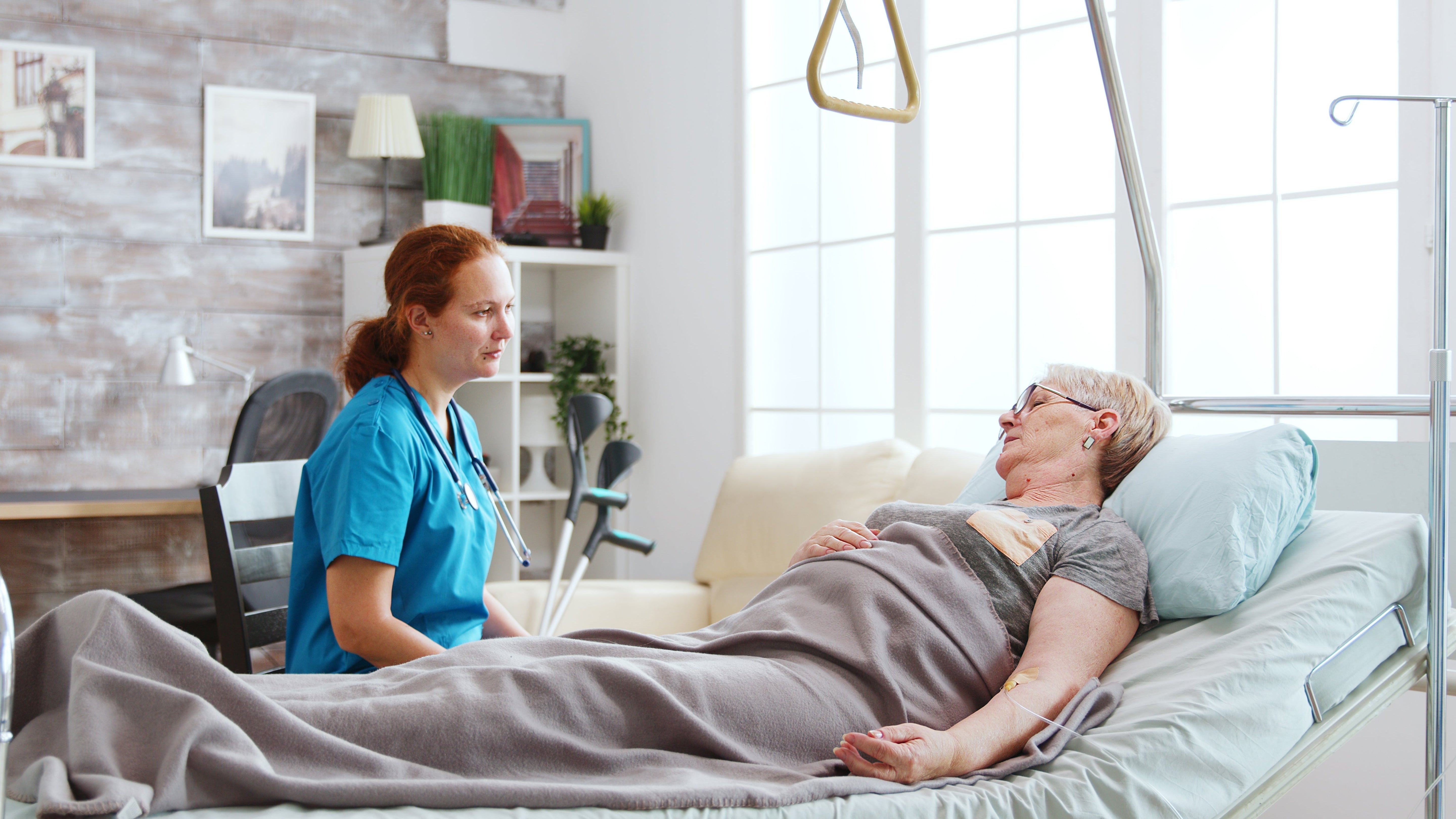 Essential Trapeze Bar Safety Tips for Home Care Users and Caregivers | Shop Home Med