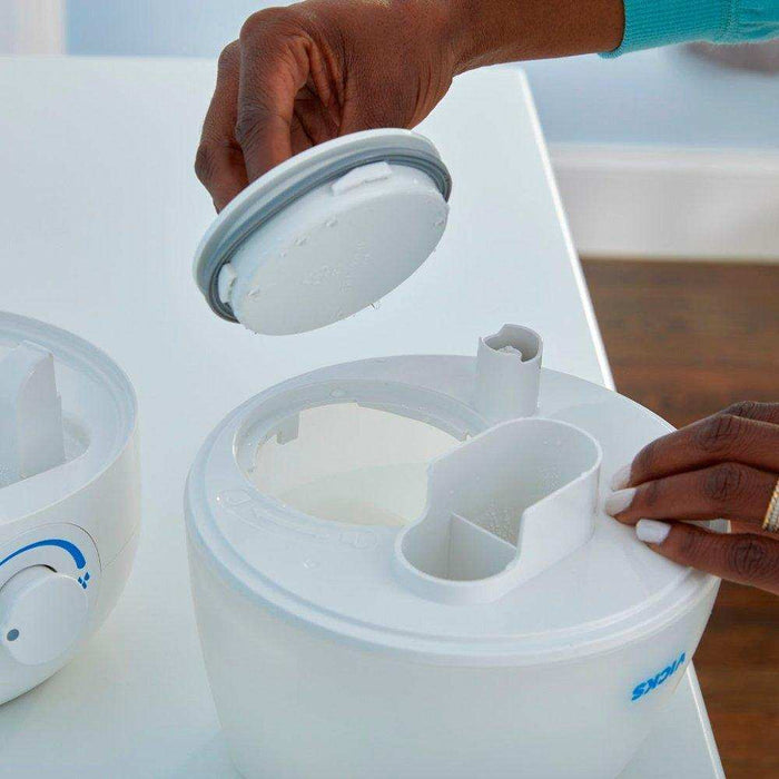 Vicks Top Fill 0.5 gallon Ultrasonic Cool Mist Humidifier - White - Shop Home Med