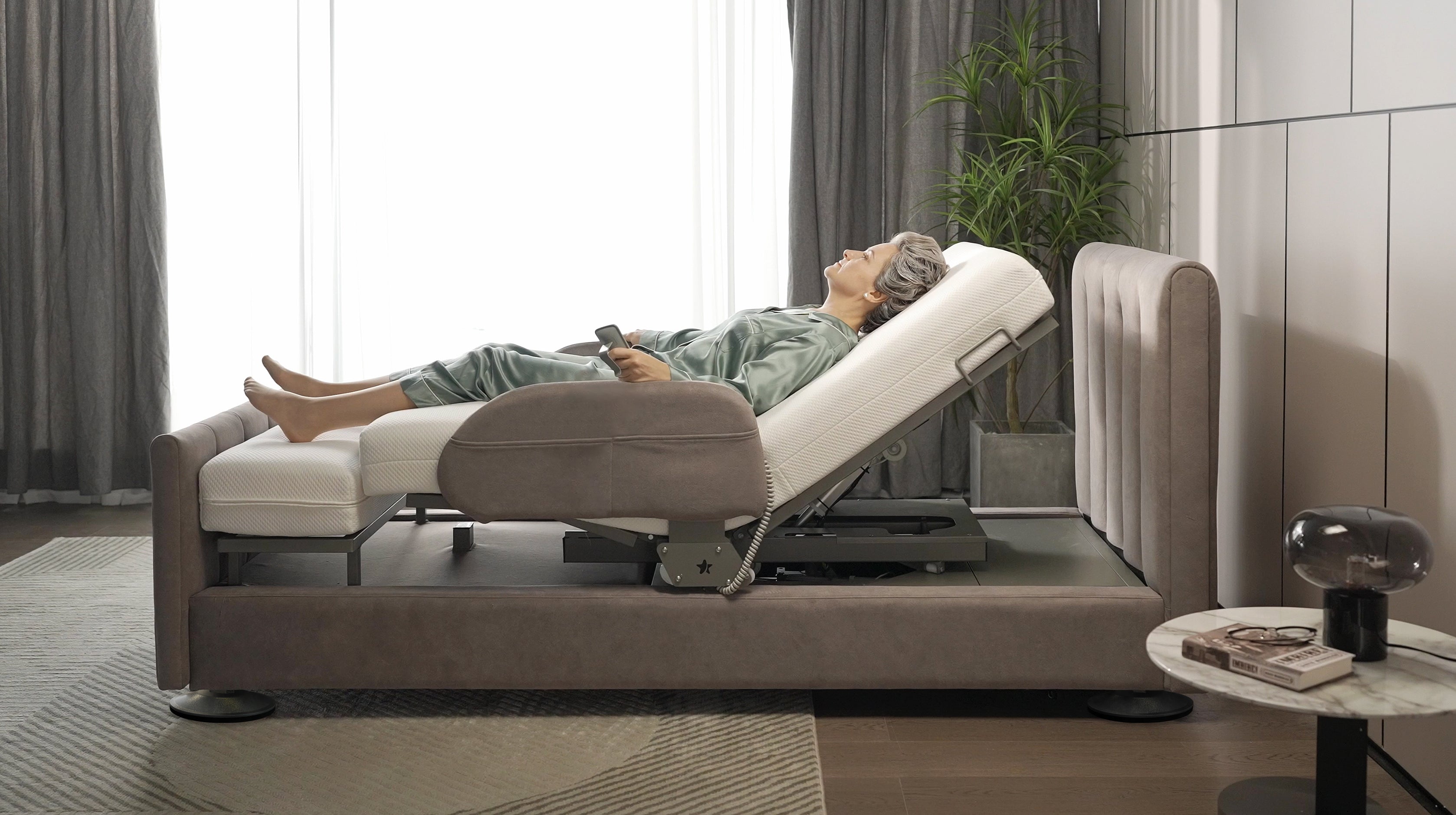 Arlo Rotating Bed with 90° Swivel Exit and Adjustable Head & Foot