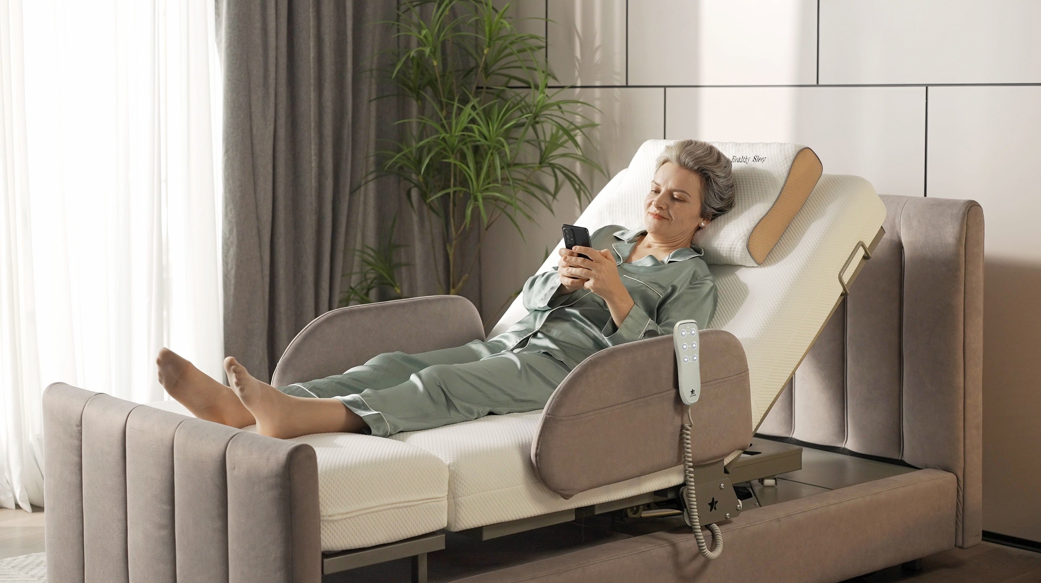 Arlo Rotating Bed with 90° Swivel Exit and Adjustable Head & Foot