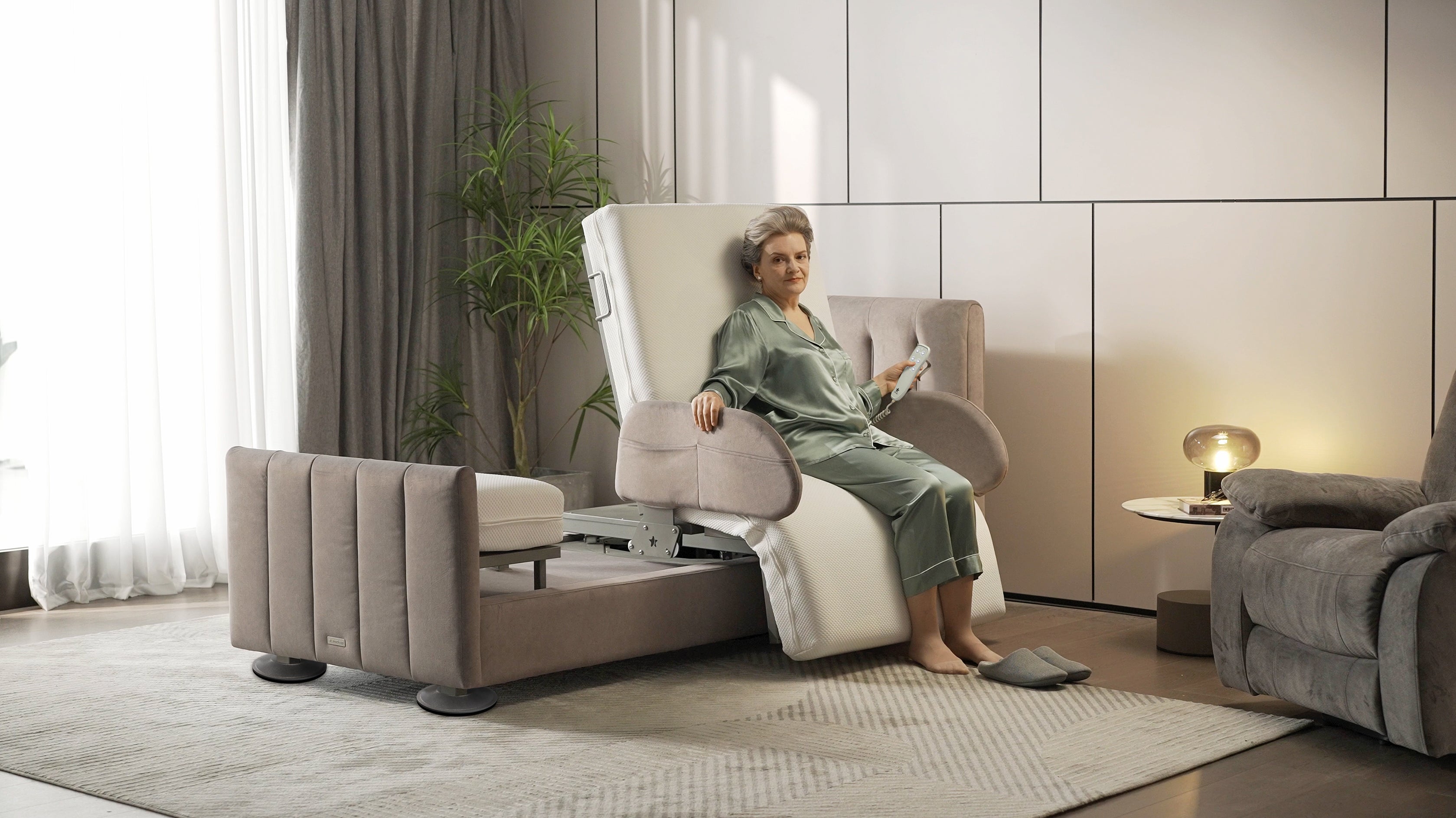Arlo Rotating Bed with 90° Swivel Exit and Adjustable Head & Foot