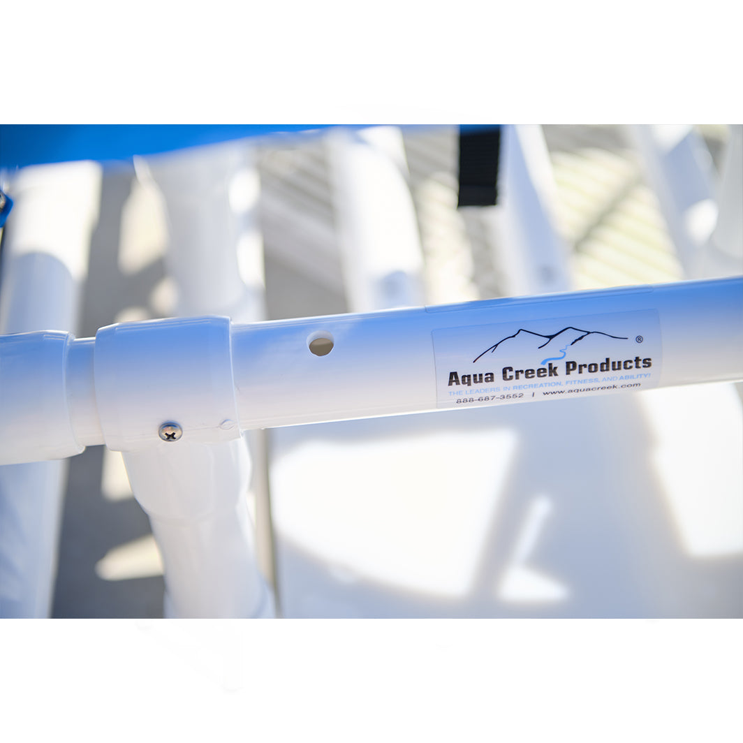 Silla de acceso a la piscina Aqua Creek con asiento de malla