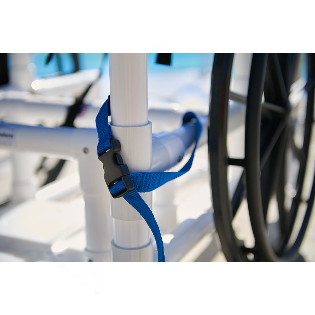 Silla de acceso a la piscina Aqua Creek con asiento de malla