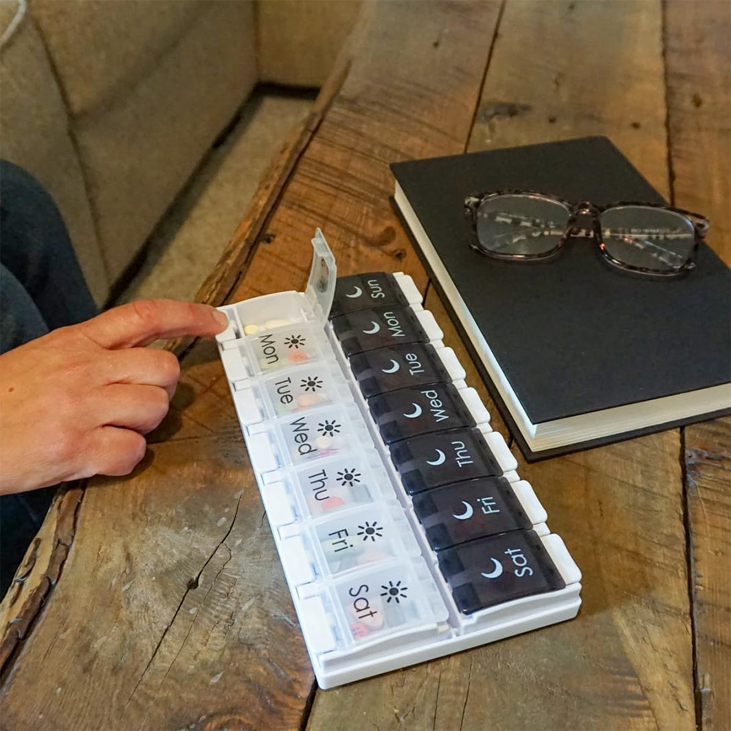 Pastillero con botón pulsador Ezy Dose AM/PM para 7 días 