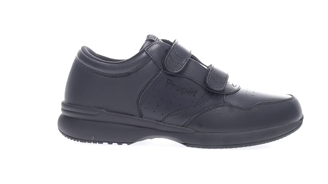 Cargar vídeo: Zapatos para caminar sin cordones con correa LifeWalker de Propet Footwear para hombre, aptos para diabéticos y ortopédicos