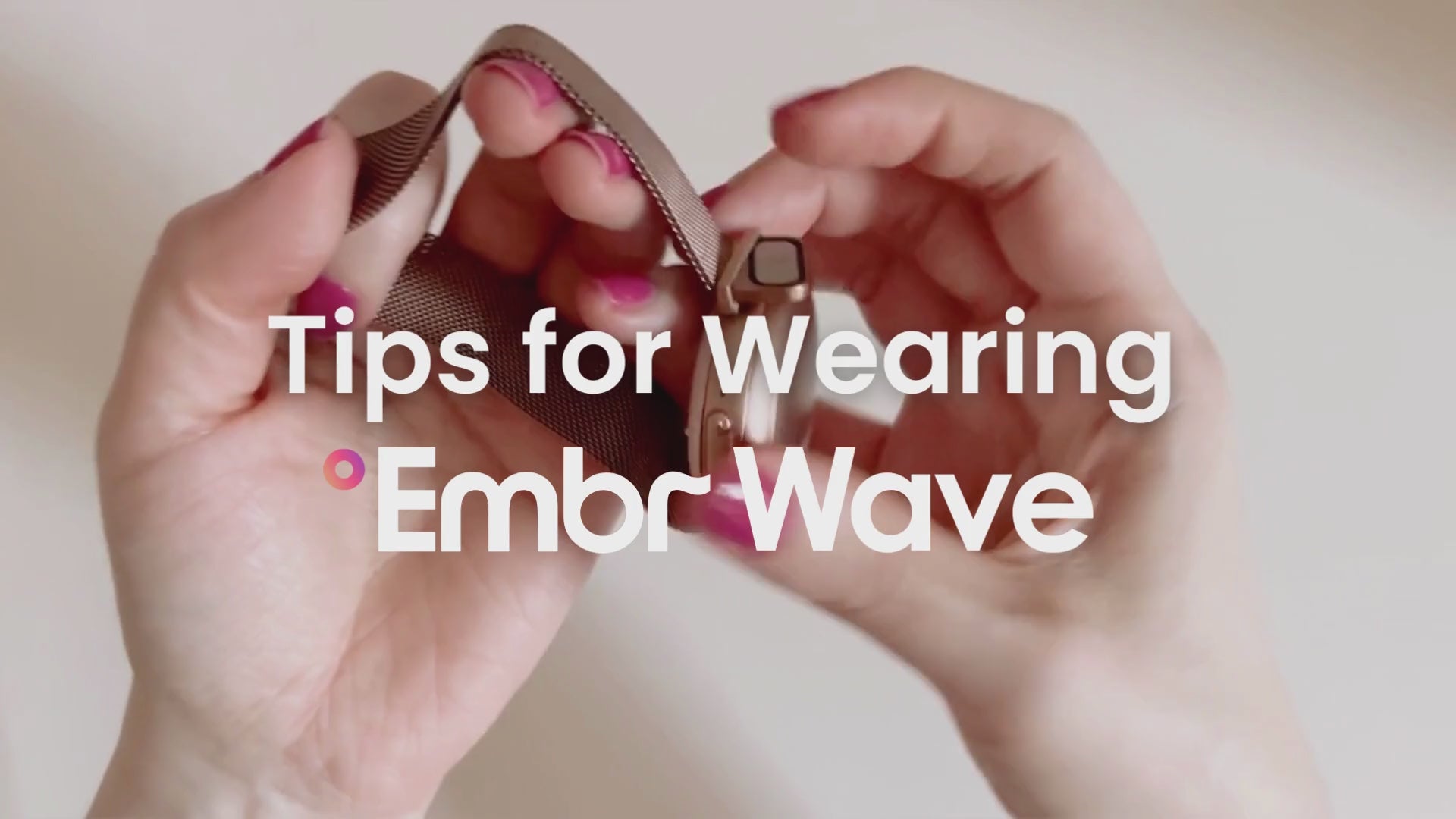 Cargar vídeo: Pulsera de enfriamiento y calentamiento Embr Wave 2: alivio personalizado para sofocos y un mejor sueño