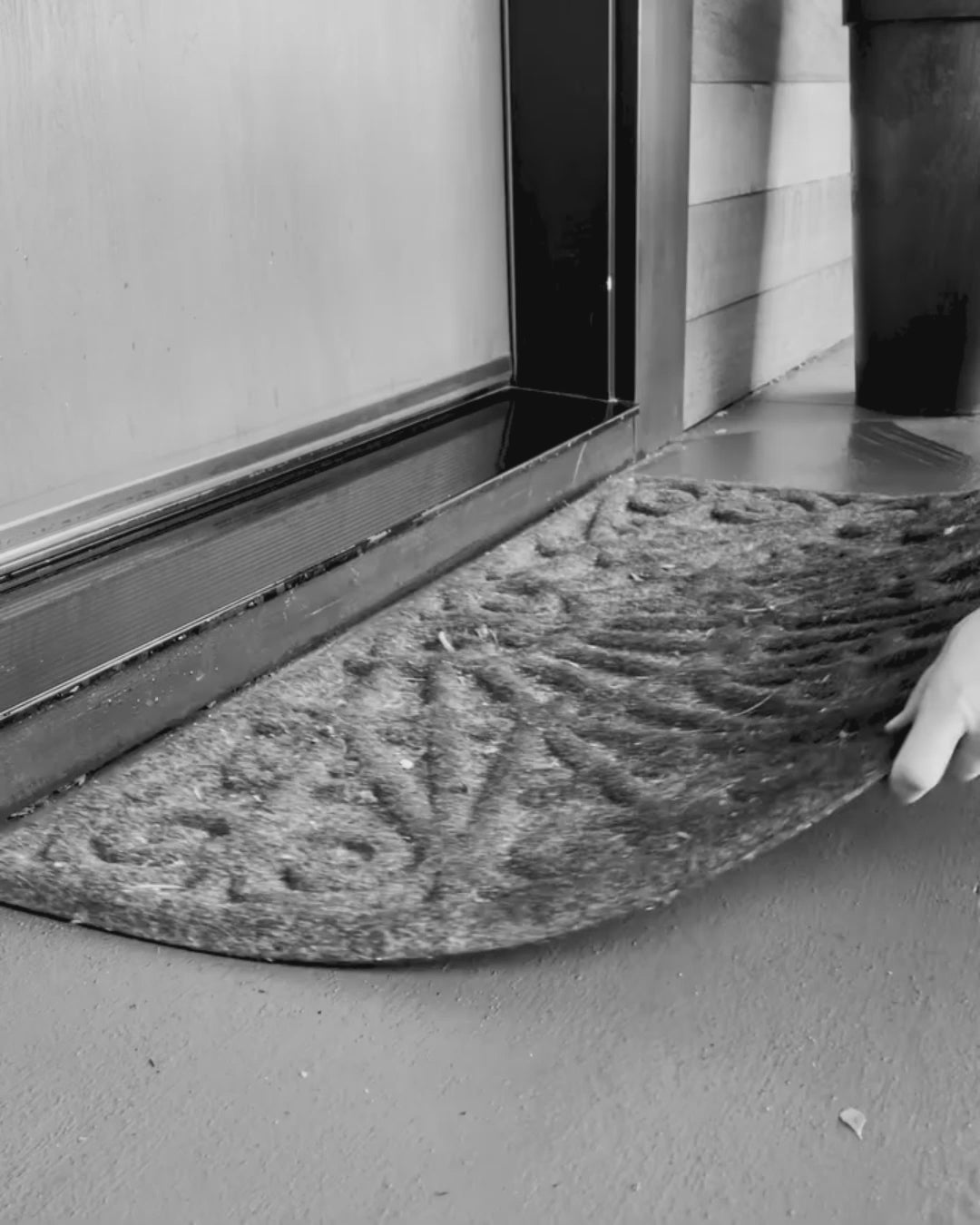 Load video: Rampit USA High Empower Series Rubber Threshold Ramp 100% Recycled