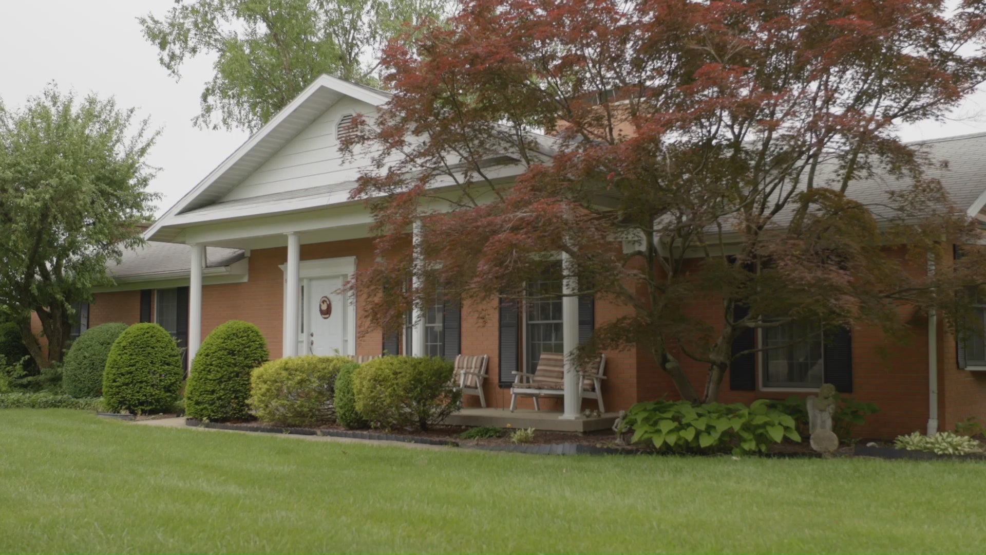 Load video: Med-Mizer ActiveCare SafeTurn Rotating Hospital Bed