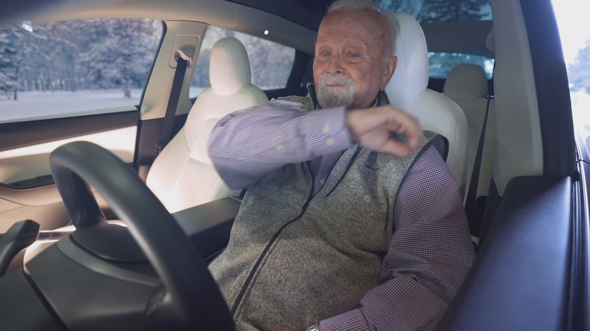 Load video: Gearu Seatbelt Catcher 2-Pack Easy Reach Seat Belt Grabber &amp; Buckle Helper Tool for Seniors