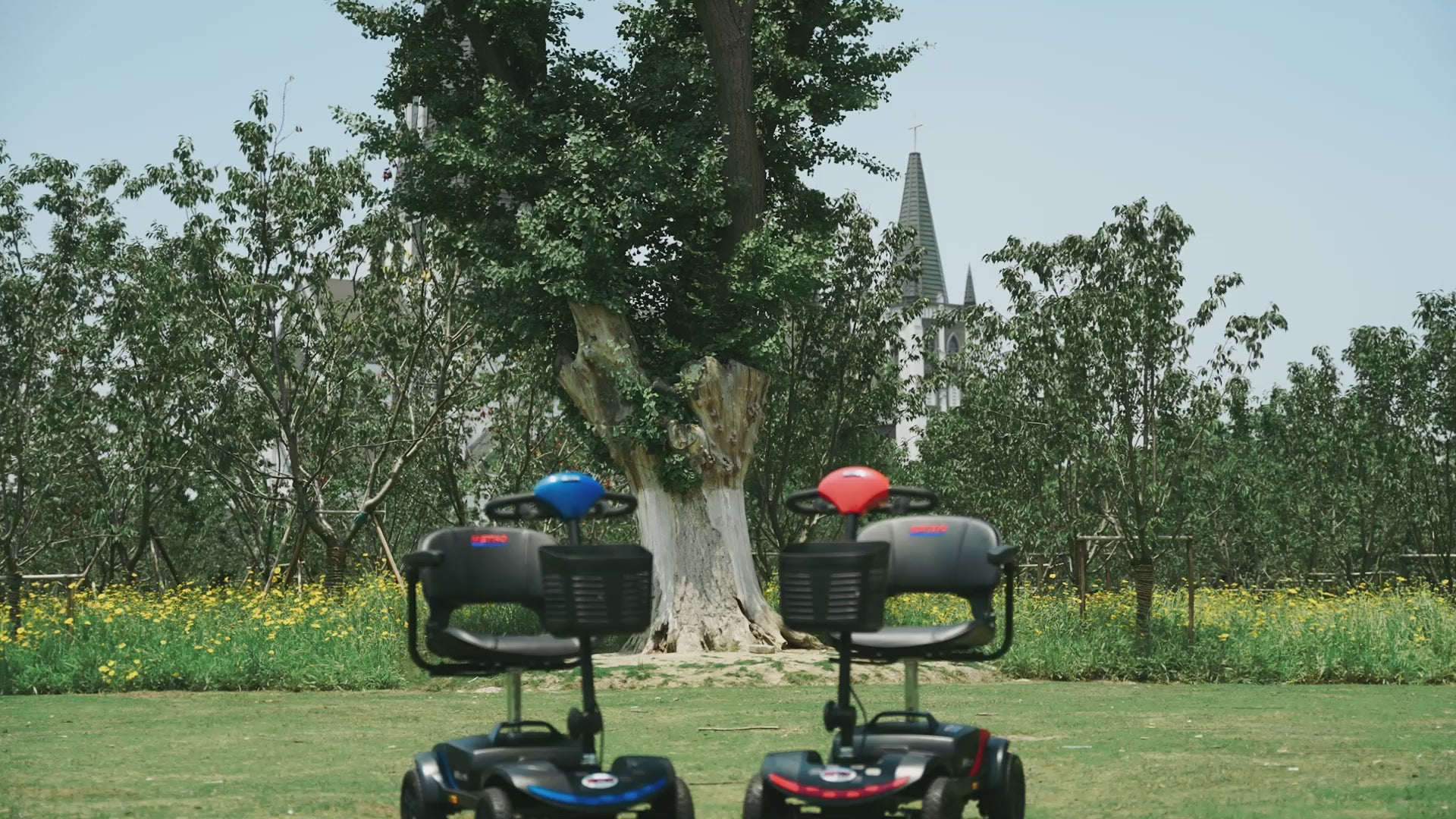 Load video: Metro Mobility M1 Lite Series 4-Wheel Travel Mobility Scooter